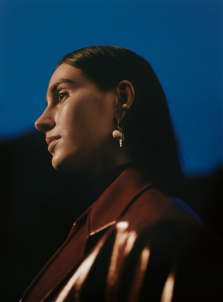 フィンランド発のジュエリーブランド・カレワラ。「Itu」コレクションのビジュアルより。