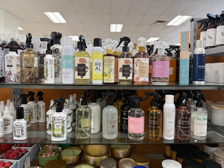 リネンスプレーやホームフレグランスもたくさんあります。