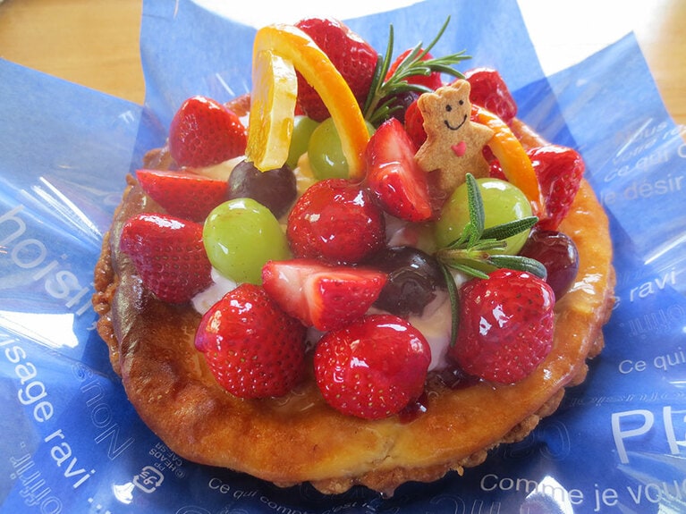 「バースデータルト」小ホール（直径16センチ）5,200円。