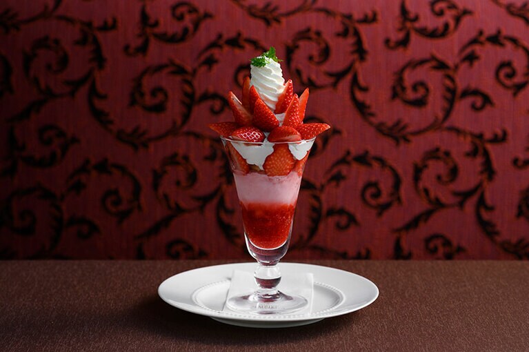 クイーンストロベリーパフェ 3,190円。