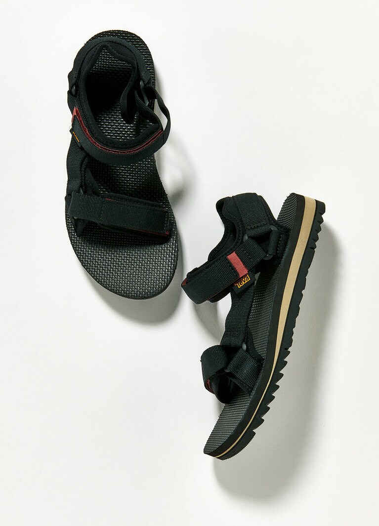 ユニバーサル トレイル 12,100円／テバ(デッカーズジャパン)