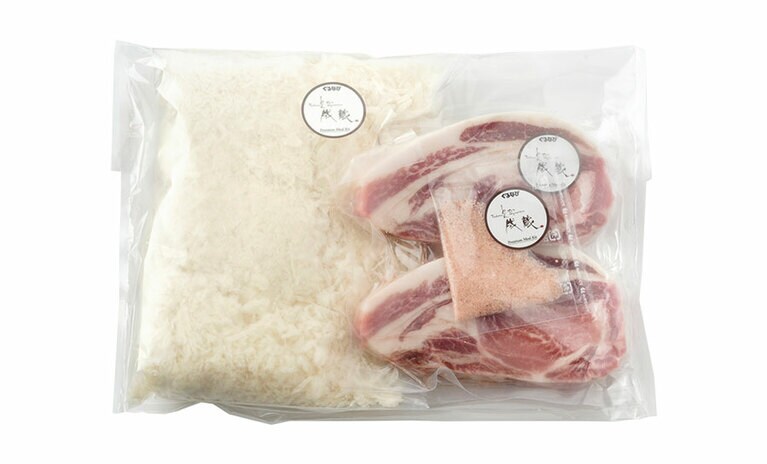 三谷氏監修 とんかつミールキット〈2食分(豚肉120g×2枚、生パン粉200g、ピンクロックソルト10g)〉3,980円。