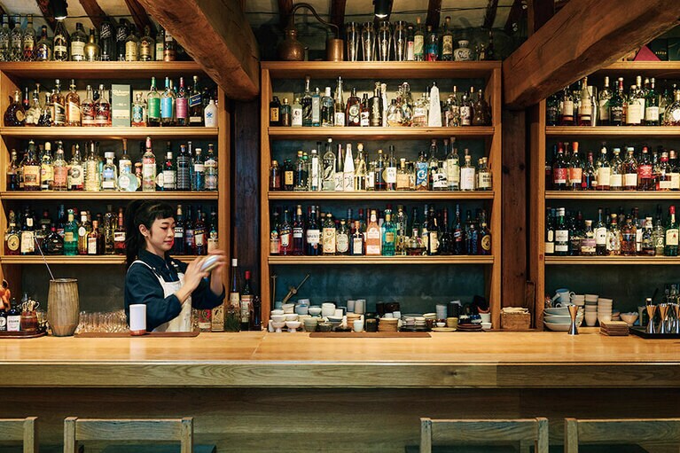 ウッディな店内。