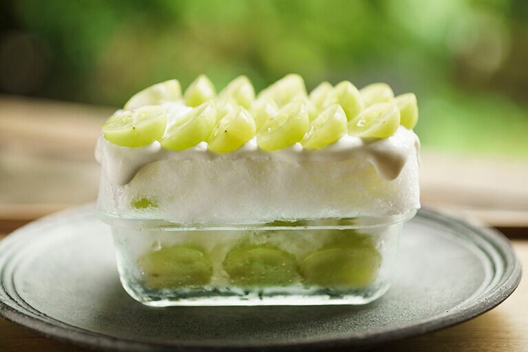 「八郷産のシャインマスカットとレアチーズ」2,500円。9月～10月半ば頃提供。