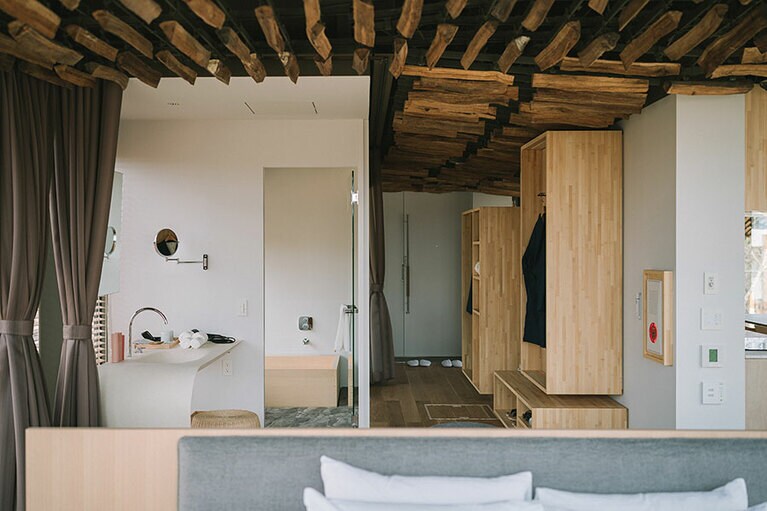 Snow Peak FIELD SUITE SPA HEADQUARTERS［新潟／雪峰温泉］ヴィラ。