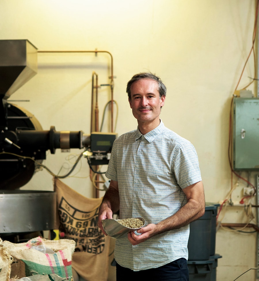 「シェフが料理をするようにコーヒーの焙煎や淹れる工程には細心の注意を払うべき」と話すケリー氏。