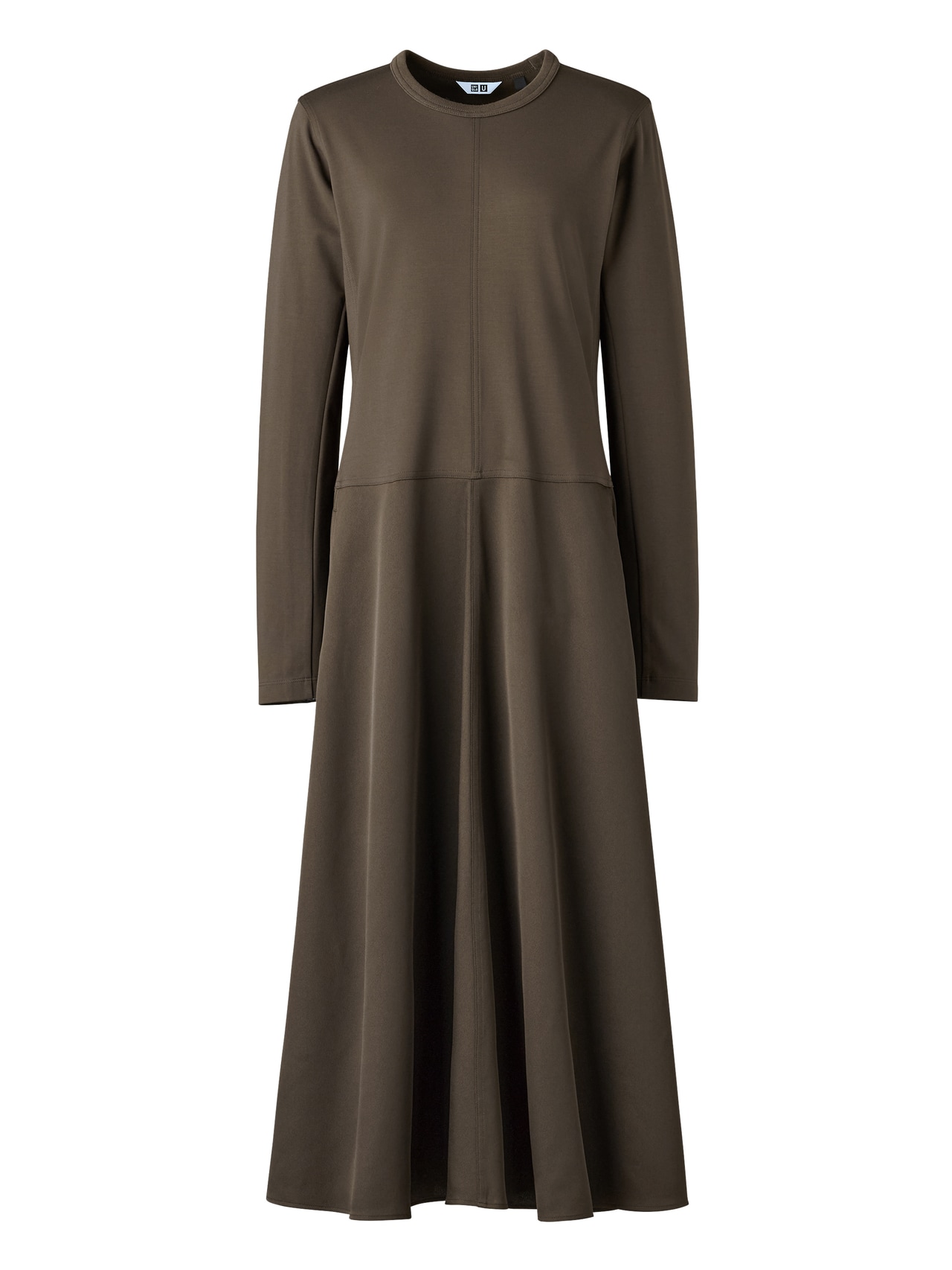 サテンコンビネーションワンピース 4,990円（39 DARK BROWN）。