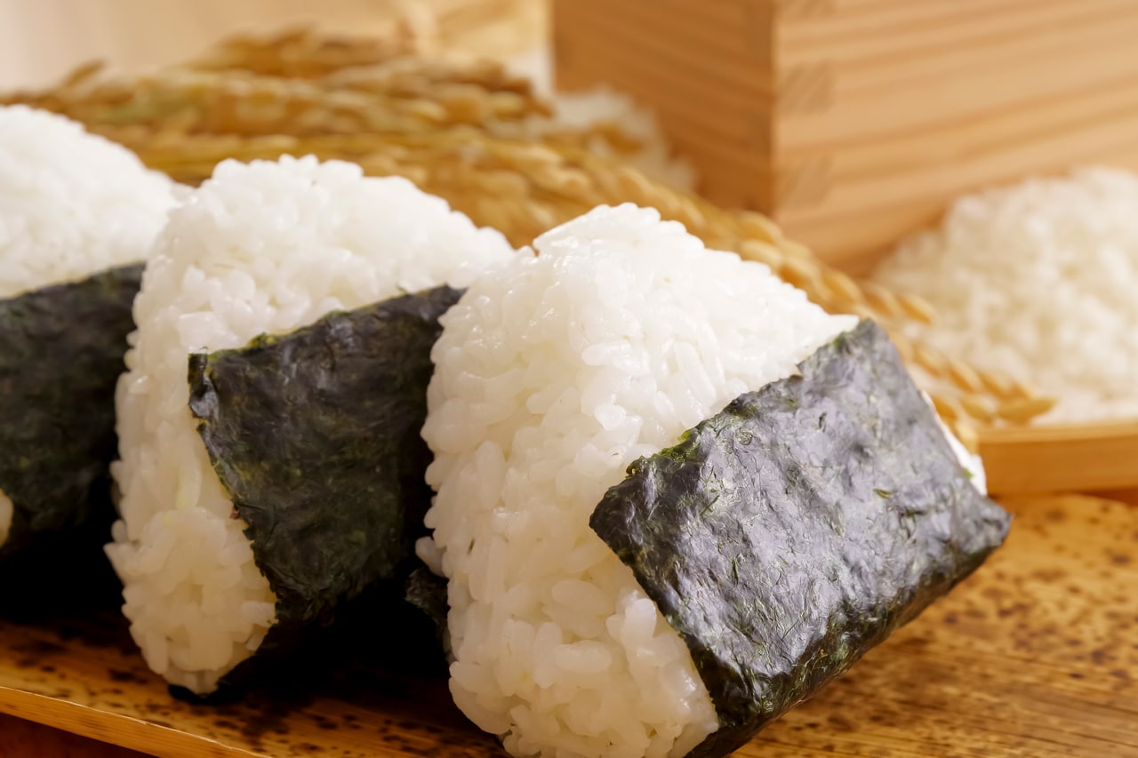 ロケで食べたおにぎりで……。写真：beauty_box/イメージマート