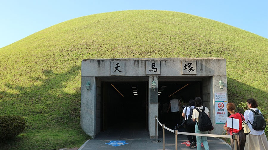 古墳の中に入れるのは天馬塚のみ。