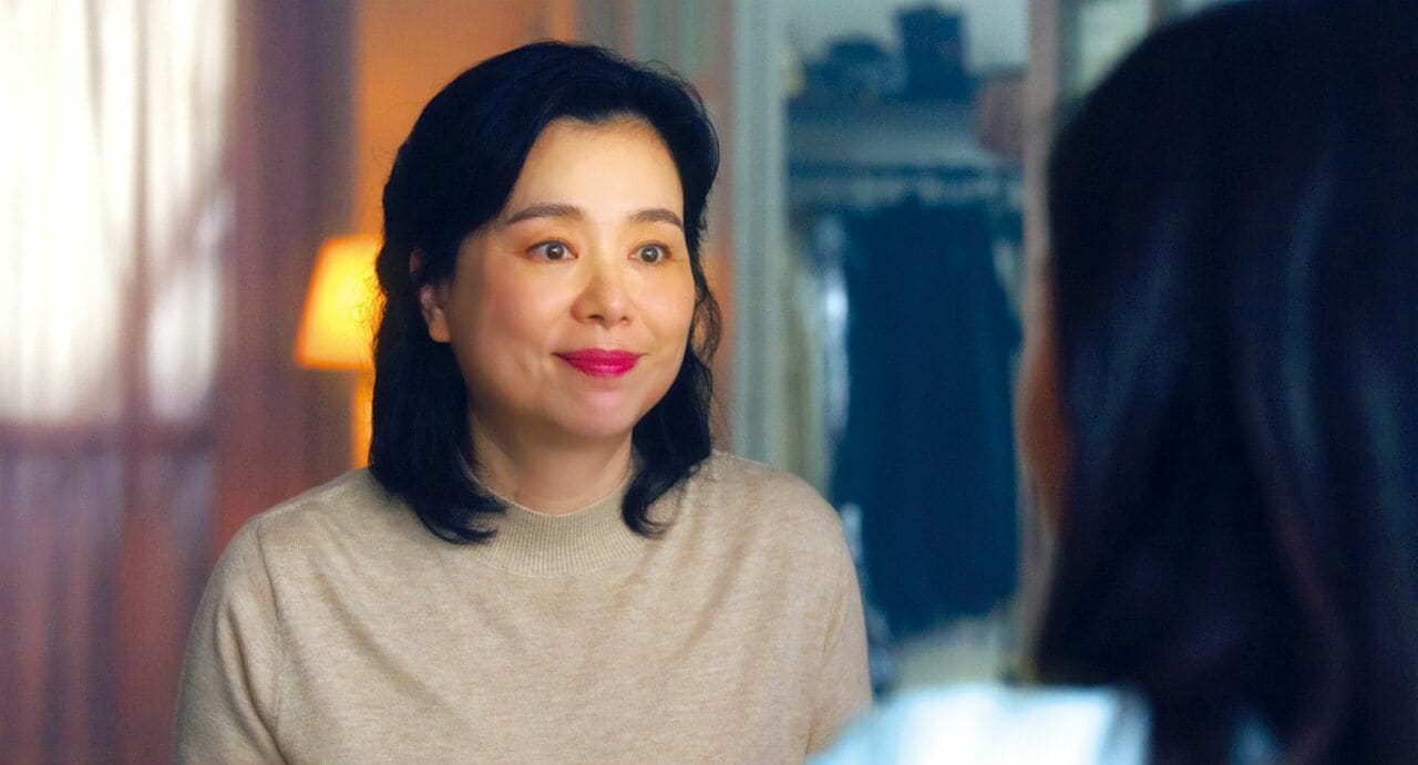 息子の性癖を祈ることで治そうとするフンスの母 ©2024 PLUS M ENTERTAINMENT AND SHOWBOX CORP.ALL RIGHTS RESERVED.