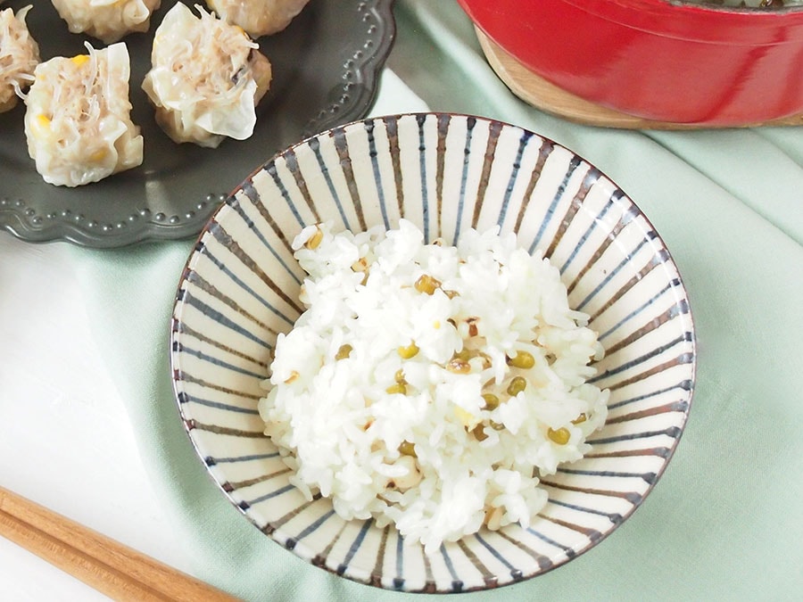 緑豆春雨や緑豆もやしにも同じ効果がありますが、皮に効能が多いので、皮ごと食べられる料理がおすすめ。