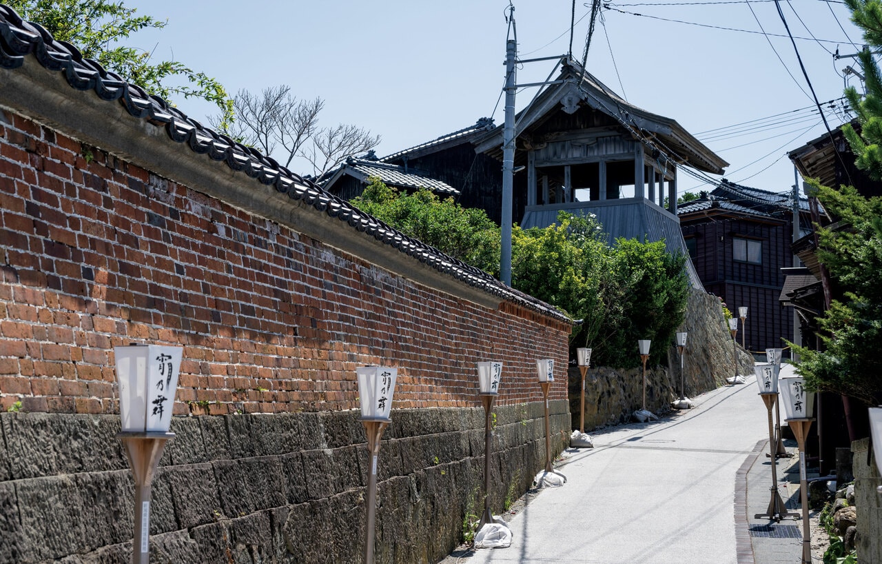京町通りは、相川金銀山と奉行所を結ぶメインストリート。奥に見えるのは「時鐘楼」。