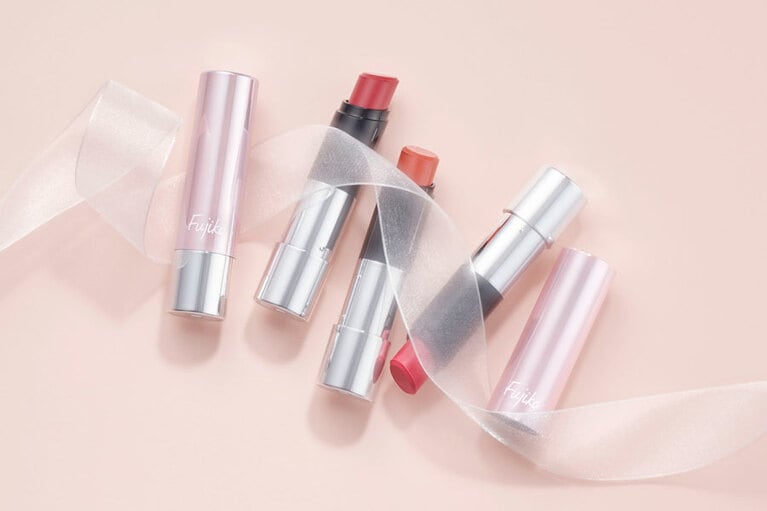 どの色を選んでもナチュラルきれいに仕上がる、心強いリップ。