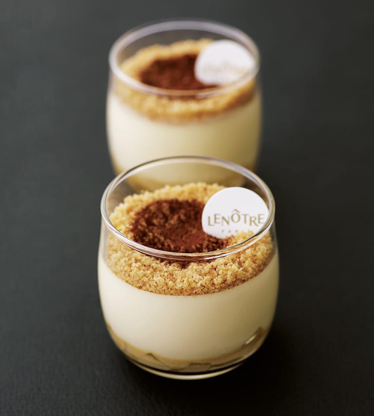ヴェリーヌ・ティラミス・アップルクランブル 各864円(税込)。賞味・消費期限：当日。／ルノートル 銀座三越店
