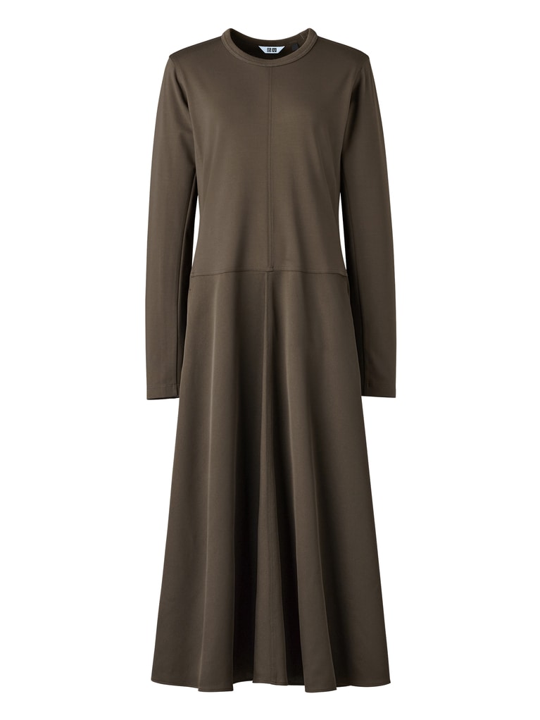 サテンコンビネーションワンピース 4,990円（39 DARK BROWN）。