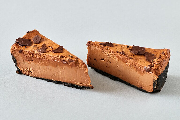 ザ・チーズケーキ・ファクトリーのチョコレートケーキガナッシュがけ 2個 459円。