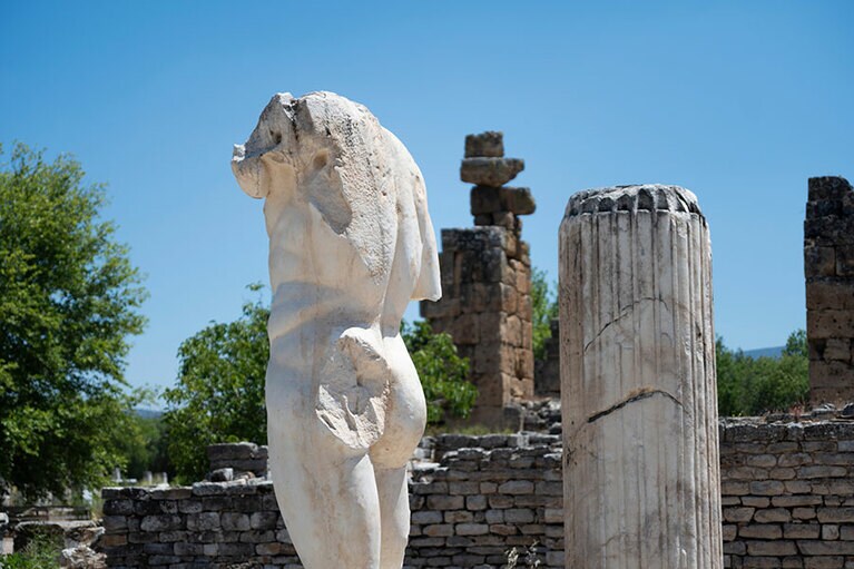 ハドリアヌスの大浴場跡に遺る大理石の彫像。