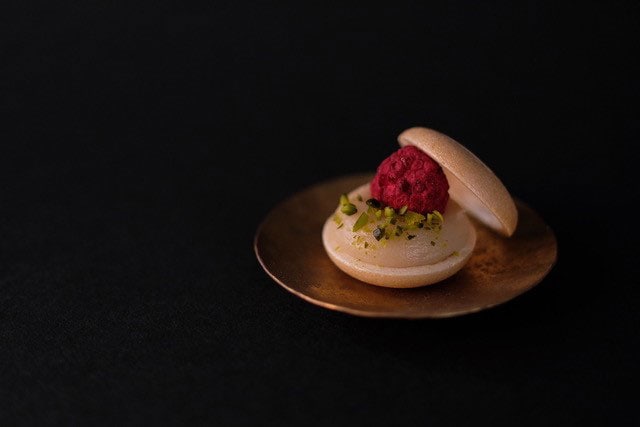 モナカ 手作りセット(ミルク餡、フランボワーズ) 1,620円(8個入り)。※毎週土曜入荷。