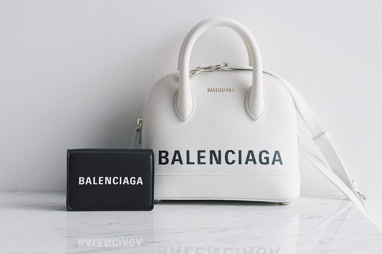 財布W9×H6×D2cm 50,000円、バッグW22×H14×D8cm 185,000円／バレンシアガ(バレンシアガ ジャパン)