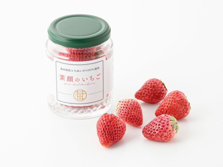 【栃木県】素顔のいちご 8個入り 1,944円／苺が主役。
