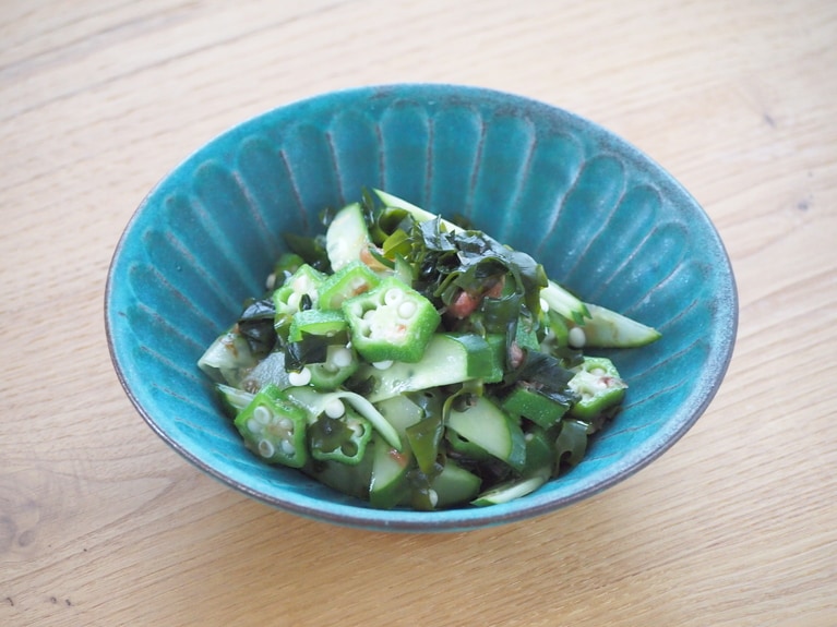 オクラとわかめの梅おかか和えは食欲がない時でも食べやすい。