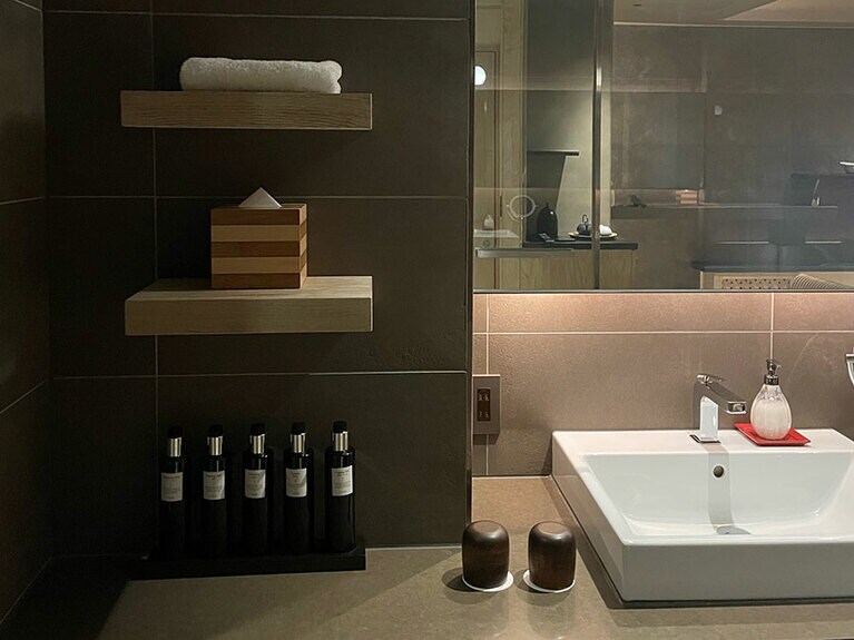 アメニティも充実。「ヒトの肌やマインド、地球環境にとって本当に良いものは何か？」を追求するスキンケアブランドの「LIRIo（リーリオ）」が用意されている。