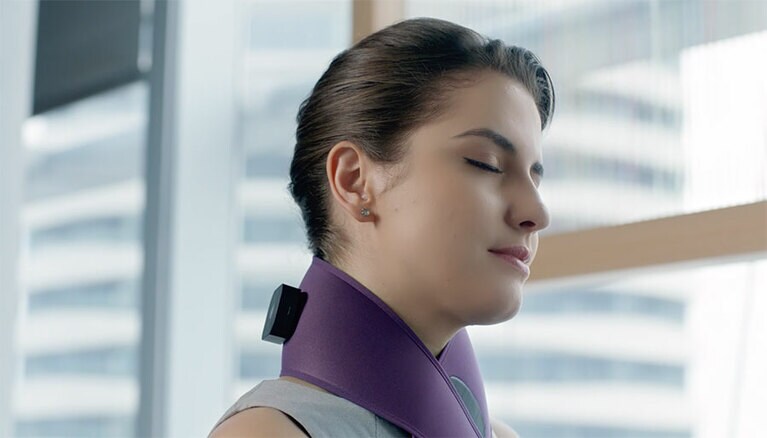 肩や首に巻いて温めれば、疲れやコリを解消してくれます。