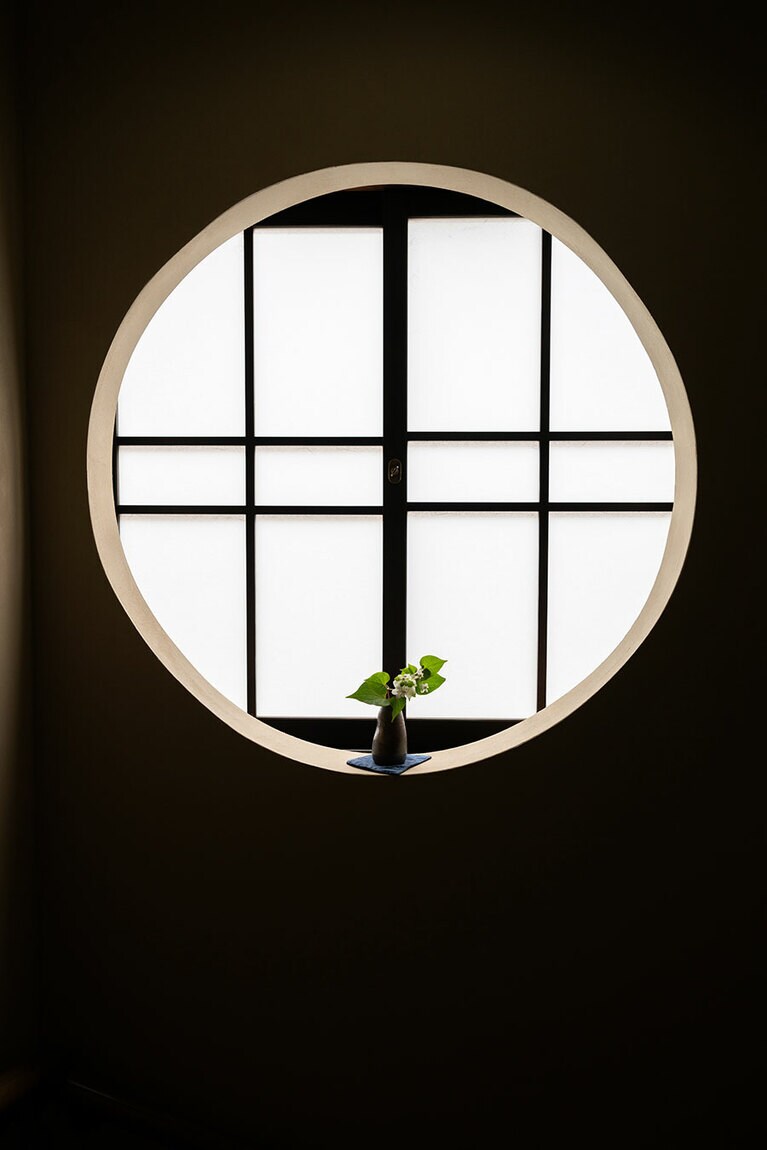 四季を映すしつらいが美しい。