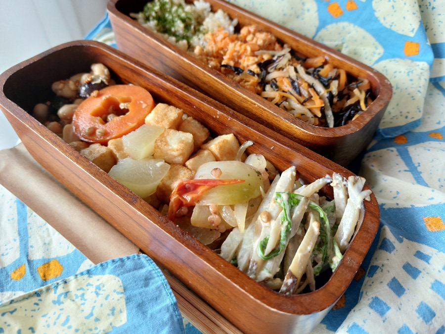 玄米や根菜、シード類がふんだんに使われたお弁当で体の中からデトックス。