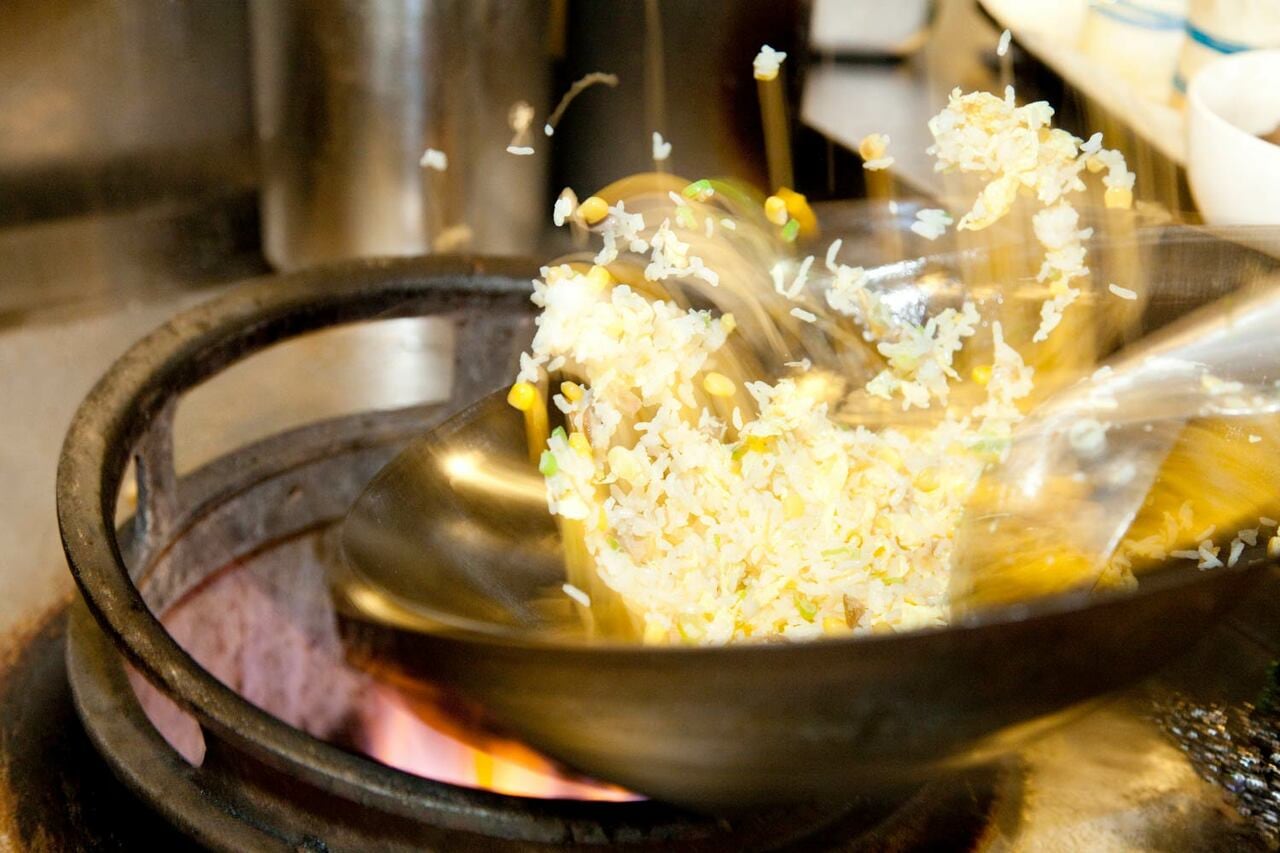 プロが冷やご飯を使わないのは「効率的ではない」から　©Paylessimages/イメージマート