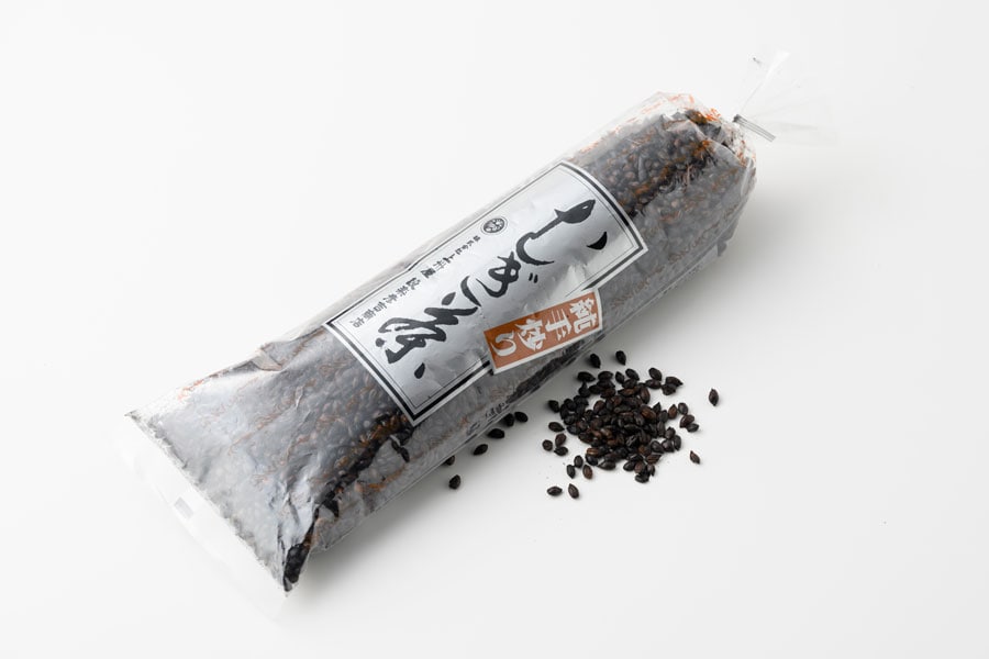 純手炒り麦茶 1,775円（330g）。