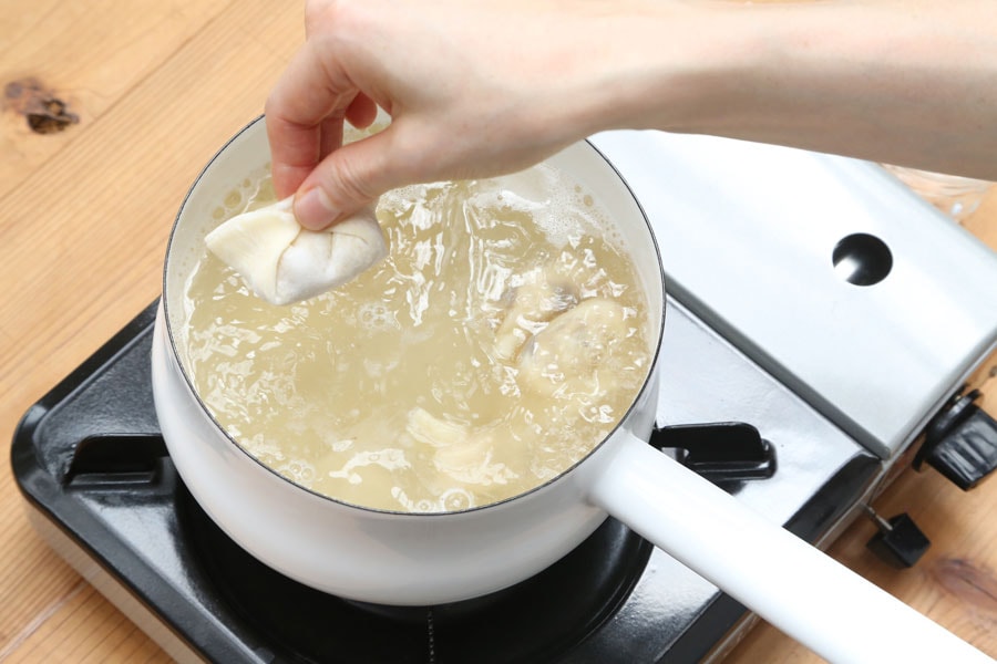餃子を入れて、再度沸かす。