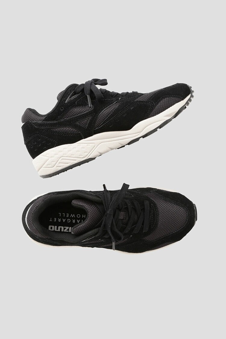 マーガレット・ハウエルがスポーツ メーカー「MIZUNO」とコラボ