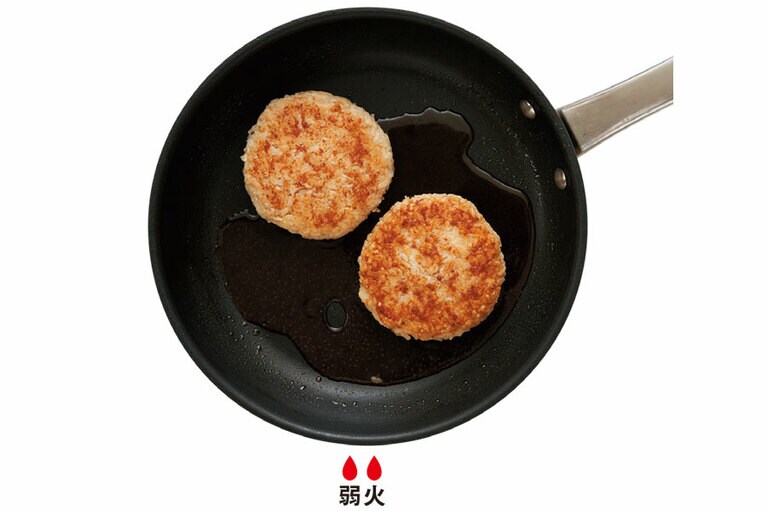 【作り方】Bを加えてからめる。→レタス半量で(3)を1個はさむ。もう1個も同様にする。