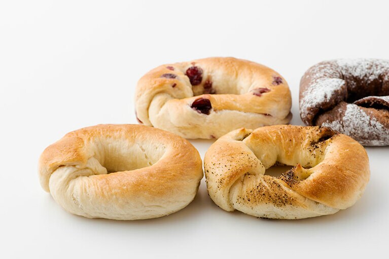 ベーグル 各約80～95g 110円から(税込)／Bagel que-veau(ベーグル クーボー)