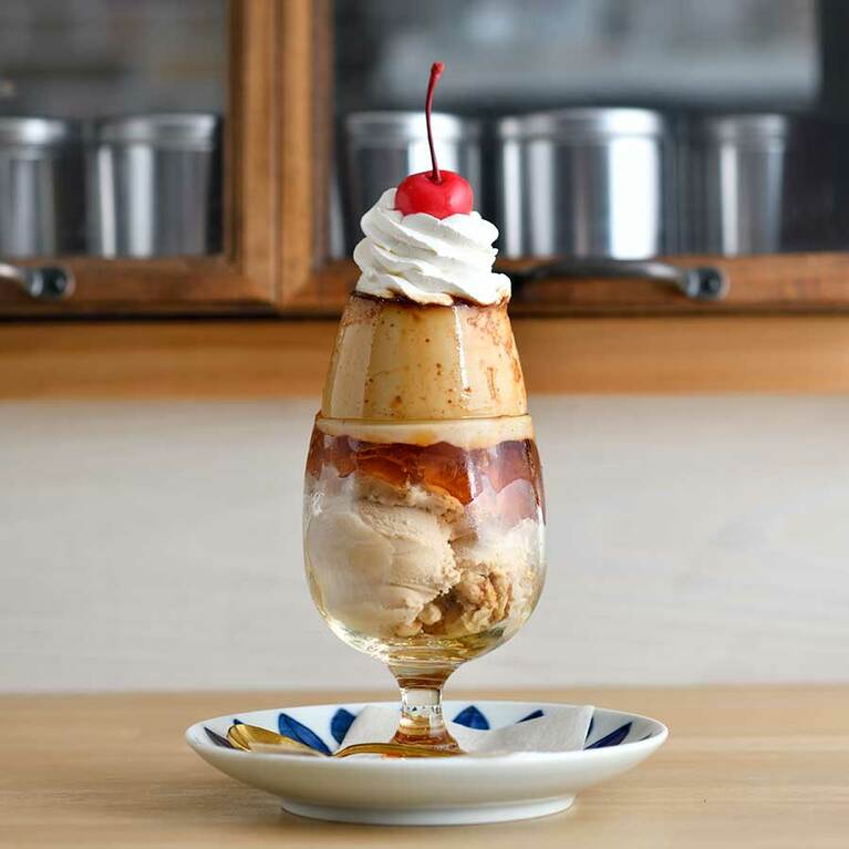 【Cafe しましま】「紅茶のプリンパフェ」720円。