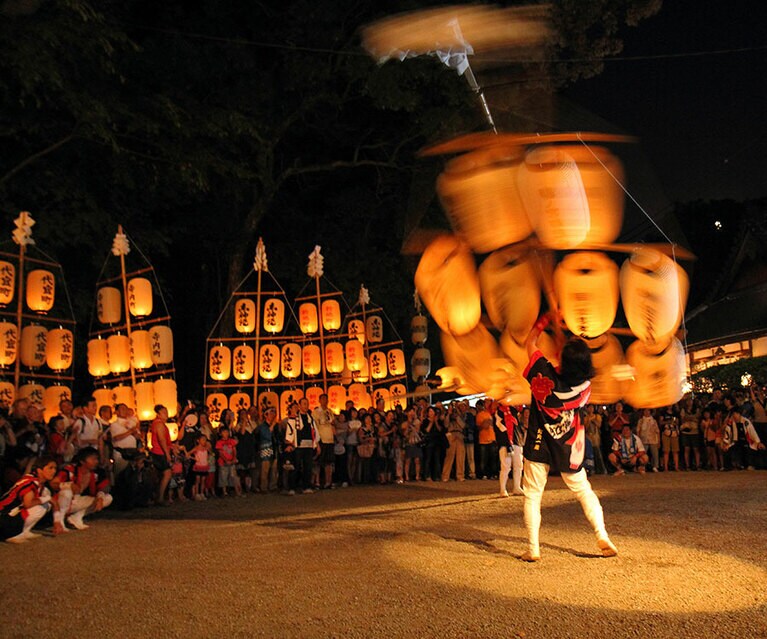 【奈良県】鴨都波神社 ススキ提灯献燈行事。