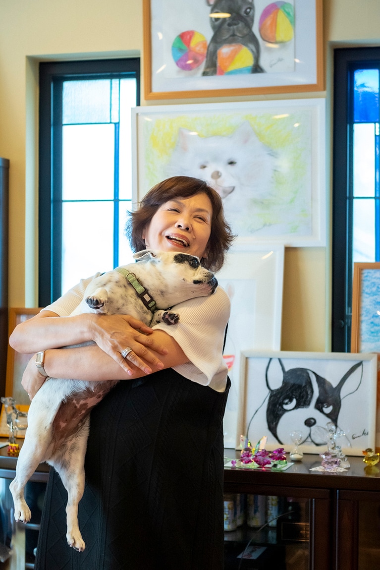 上沼恵美子さんと愛犬のべべ。