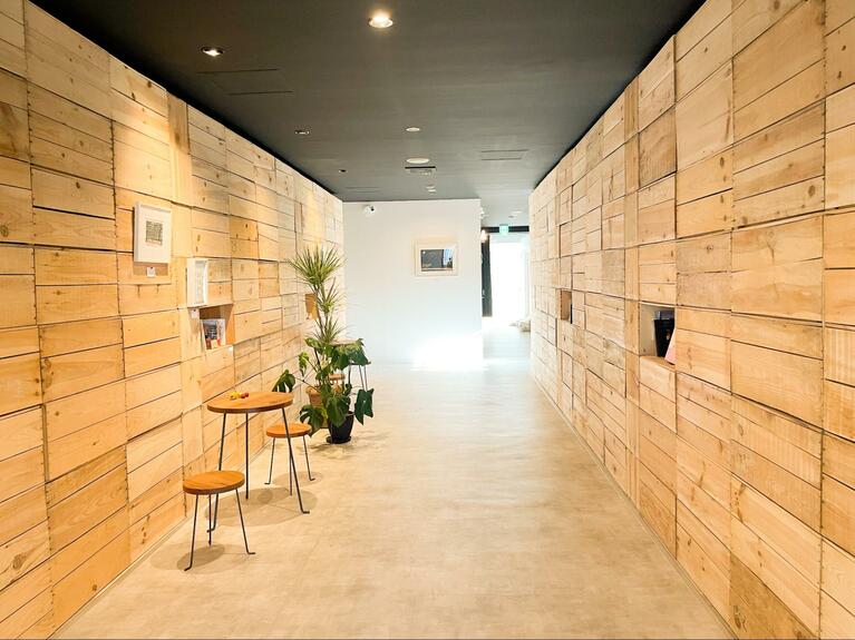 2階にはゲストハウス「ORANDOの二階」が。りんご箱で作ったベッドで眠れる。