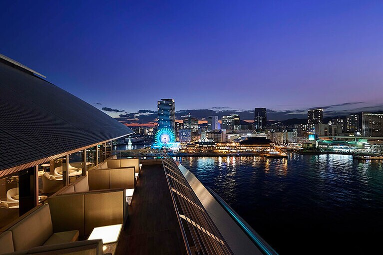 神戸の夜景を楽しむ特等席「VIEW BAR」。