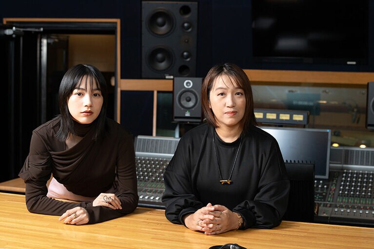 湊かなえさんとのんさん。