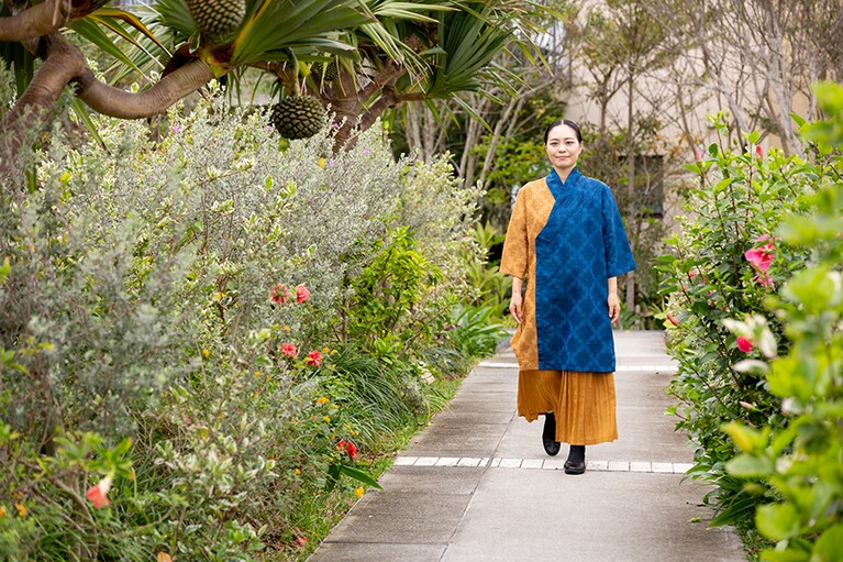 粋なユニフォームは、琉球王朝時代の礼装に着想を得てデザインされた。