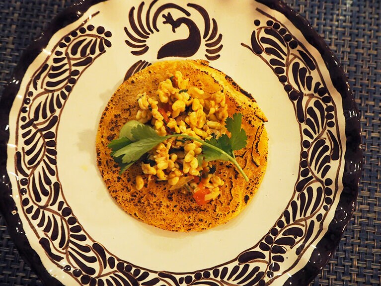 「テナンゴス」のエスカモーレス(蟻の卵)。