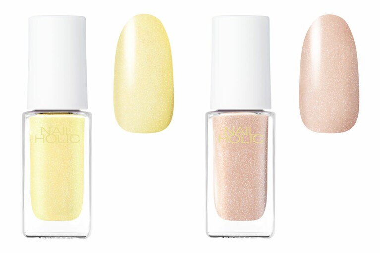 左から、白み強めの明るいイエローのYE512。なじみ色だけどラメのおかげで地味じゃないベージュ、BE328。各5mL 396円(編集部調べ)／コーセーコスメニエンス(2022年2月16日限定発売)