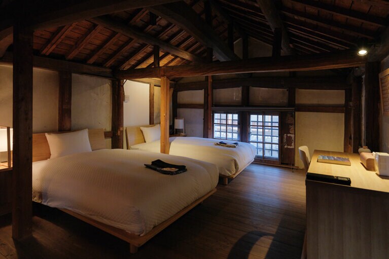 【NIPPONIA HOTEL 竹原 製塩町】古民家の風情を残しながら、スタイリッシュに生まれ変わった滞在空間。