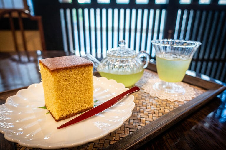 カステラと日本の銘茶がセットになったたまゆらセット。