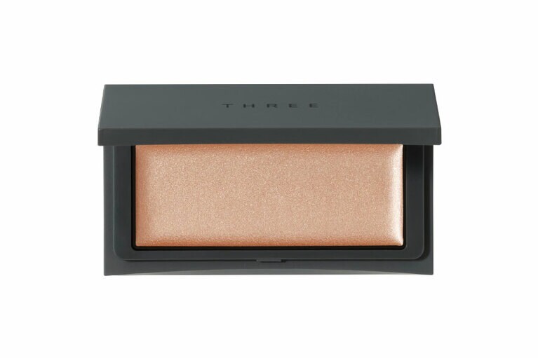 リフレクトグロー X01 3,300円／THREE(2022年8月3日限定発売)