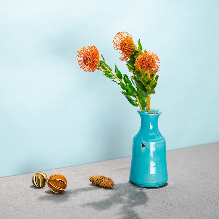 葉が多いと感じる時は互い違いに間引くとすっきり飾れます。