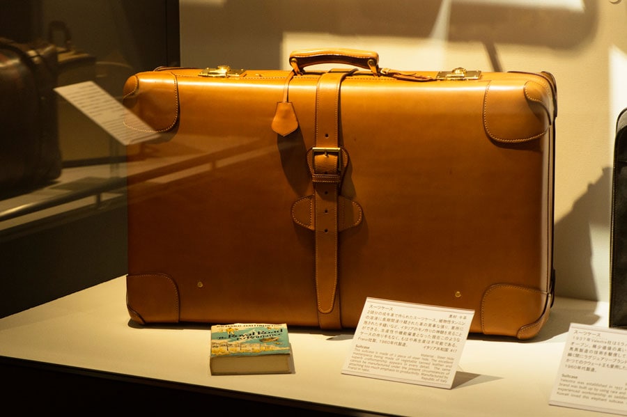 1960年代、フランツィ社製の牛革バッグ。イタリアのモノづくりの神髄を見ることができる精巧なつくり。