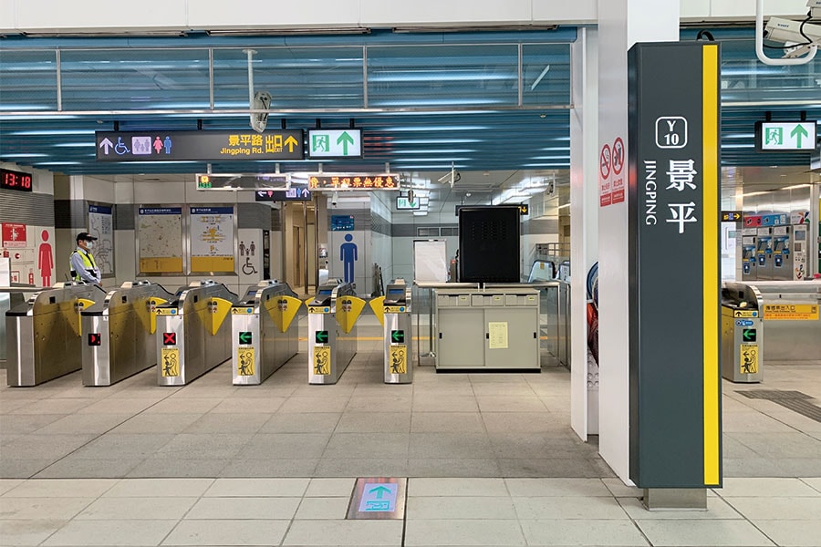 景平駅改札口の様子。